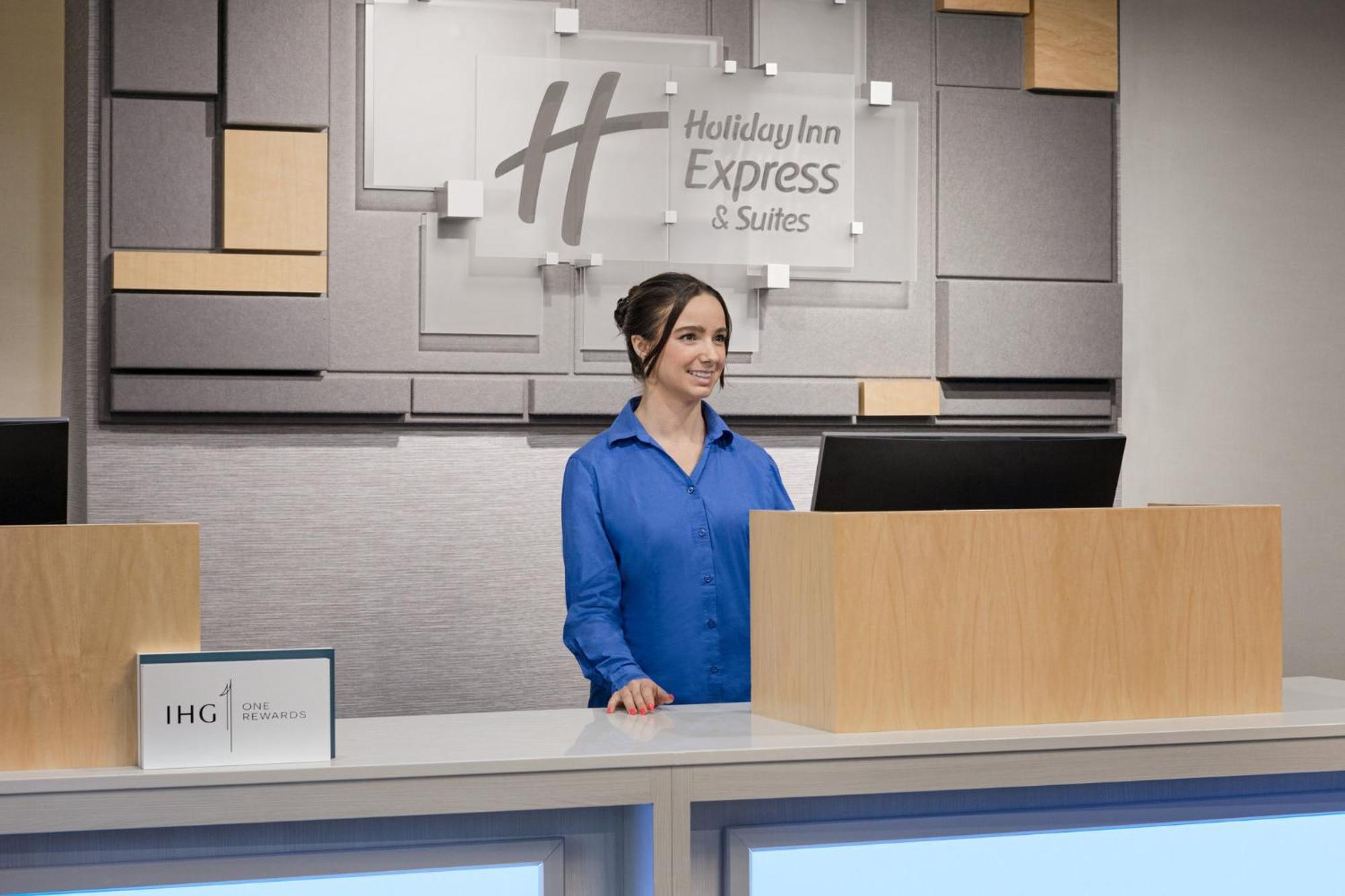 Holiday Inn Express & Suites Greenville-Downtown By Ihg Exterior photo